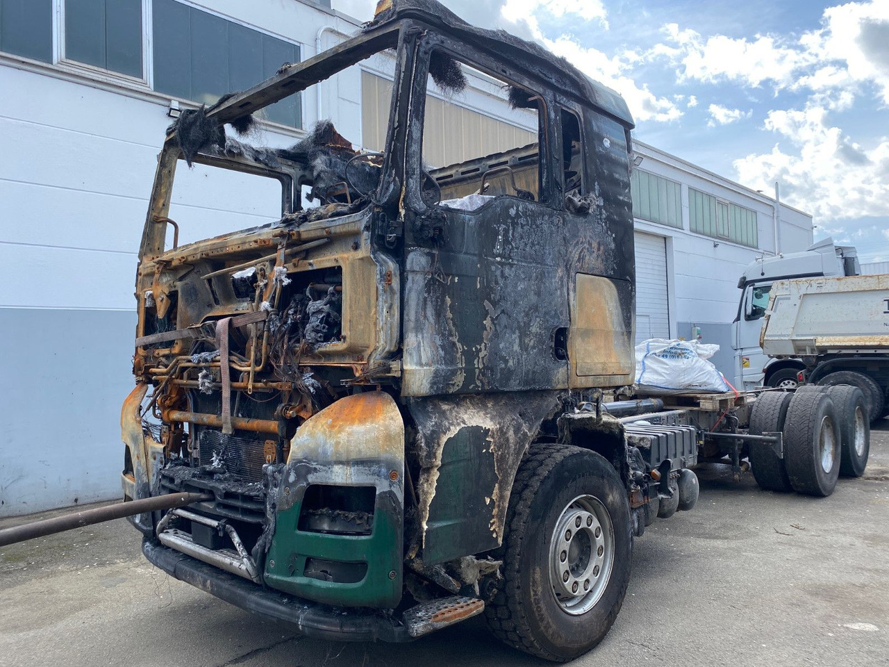 MAN TGX 26.580 6x4 - Kamion sa golom šasijom i zatvorenom kabinom: slika 2 MAN TGX 26.580 6x4 - Kamion sa golom šasijom i zatvorenom kabinom: slika 2