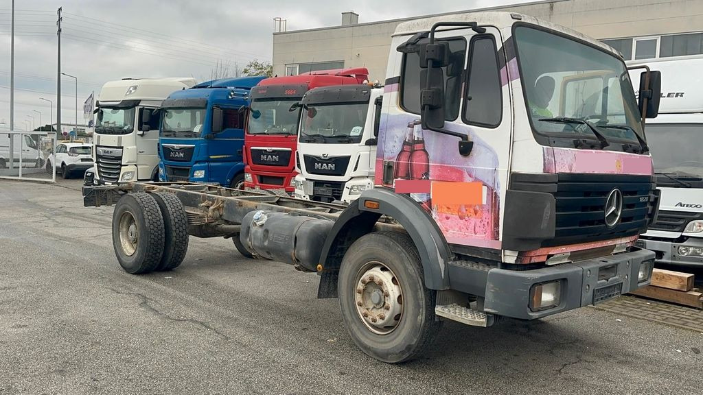 Mercedes-Benz 1820 AP Achse/Blatt/5x vorhanden - Kamion sa golom šasijom i zatvorenom kabinom: slika 3 Mercedes-Benz 1820 AP Achse/Blatt/5x vorhanden - Kamion sa golom šasijom i zatvorenom kabinom: slika 3