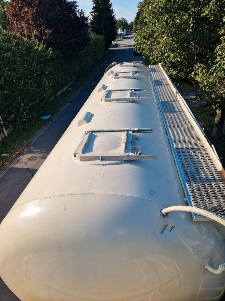 Scania R440 31m³ SILO 4 Kammer/Retarder/Kompressor/Lift - Kamion cisterna: slika 5 Scania R440 31m³ SILO 4 Kammer/Retarder/Kompressor/Lift - Kamion cisterna: slika 5