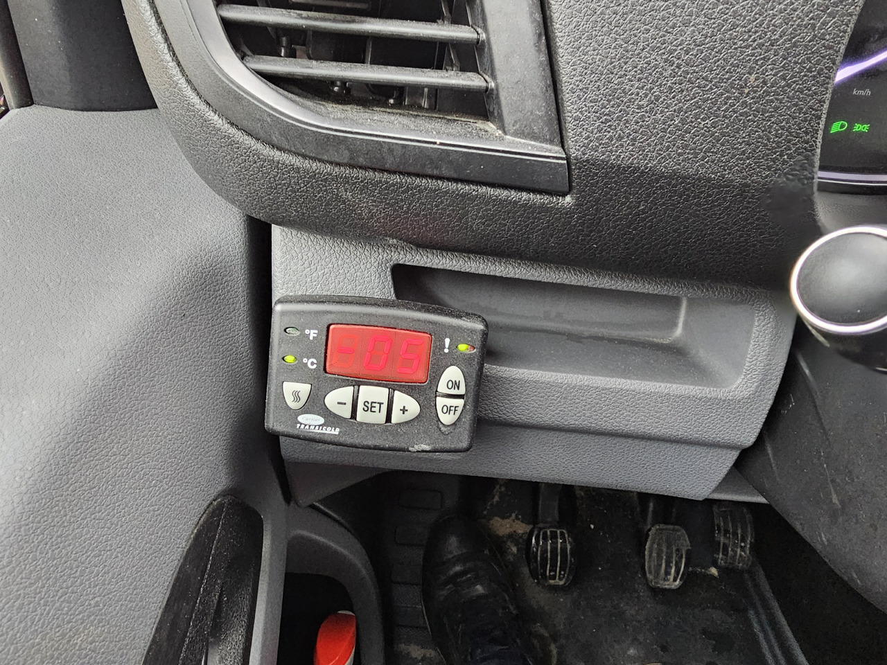 Lizing Citroen JUMPY CHLODNIA MROZNIA CARRIER+230V KLIMA NAVI EURO6 Citroen JUMPY CHLODNIA MROZNIA CARRIER+230V KLIMA NAVI EURO6: slika 11 Lizing Citroen JUMPY CHLODNIA MROZNIA CARRIER+230V KLIMA NAVI EURO6 Citroen JUMPY CHLODNIA MROZNIA CARRIER+230V KLIMA NAVI EURO6: slika 11