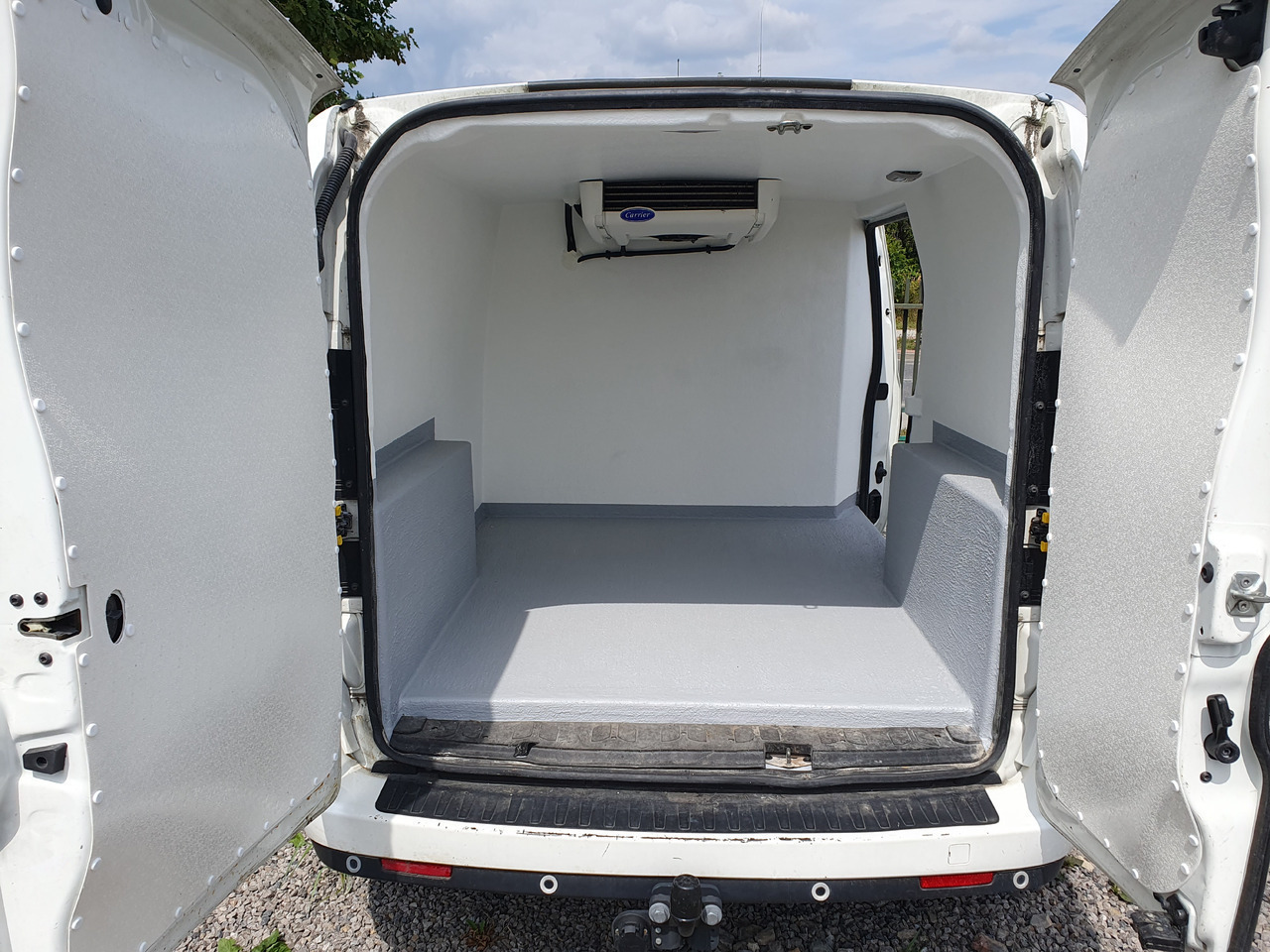 FIAT DOBLO 1.6 LONG CHLODNIA carrier KLIMA EURO6 - Dostavno vozilo hladnjača: slika 2 FIAT DOBLO 1.6 LONG CHLODNIA carrier KLIMA EURO6 - Dostavno vozilo hladnjača: slika 2