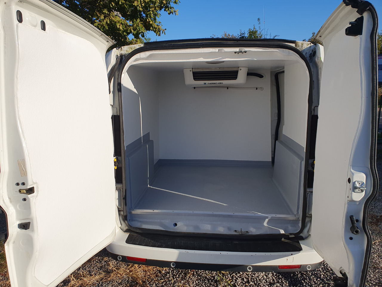 FIAT DOBLO CHLODNIA THERMOKING KLIMA EURO6 - Dostavno vozilo hladnjača: slika 1 FIAT DOBLO CHLODNIA THERMOKING KLIMA EURO6 - Dostavno vozilo hladnjača: slika 1