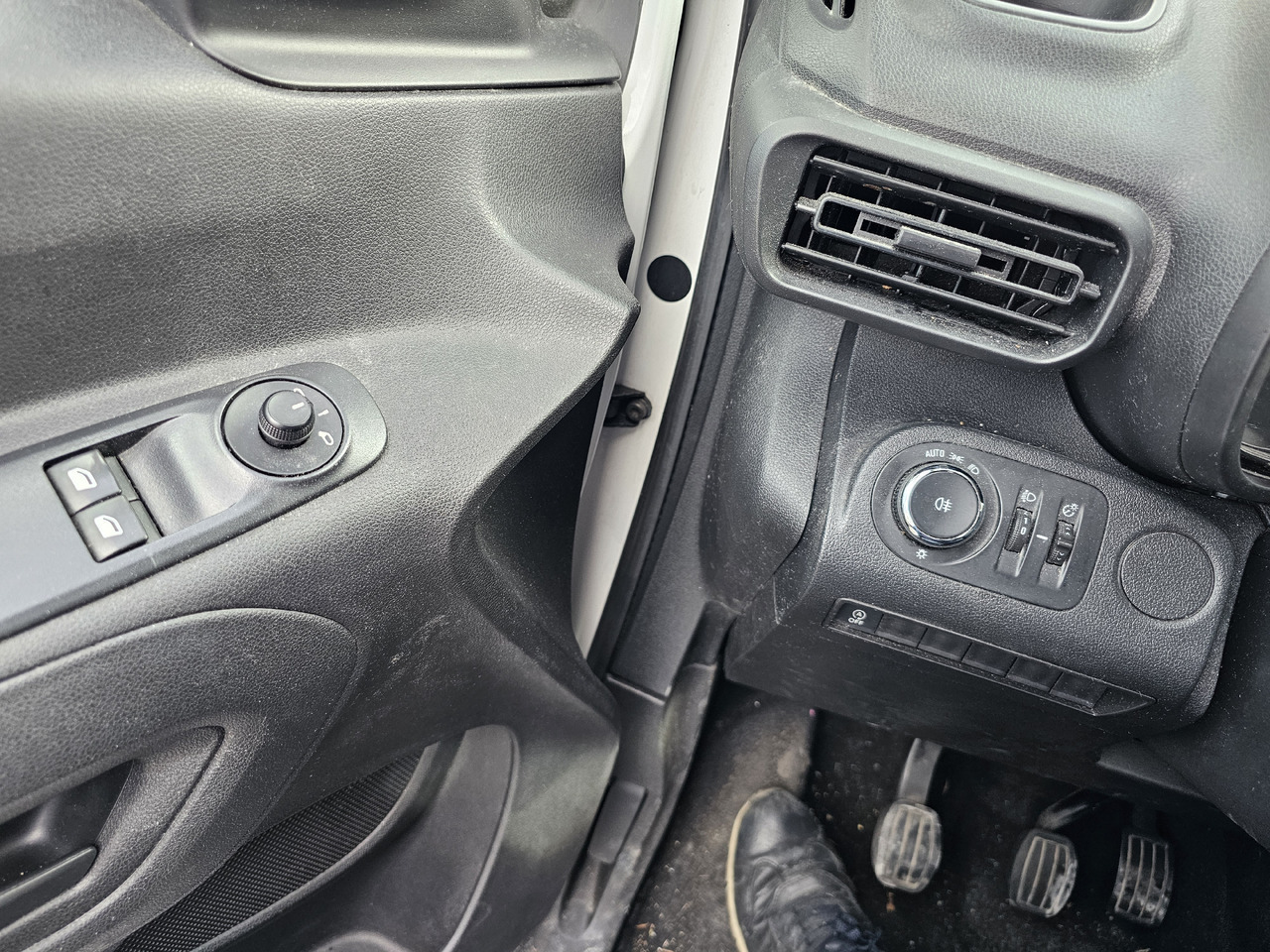 Dostavno vozilo hladnjača OPEL COMBO MAXI LONG CHLODNIA MROZNIA CARRIER KLIMA EURO6 [ Copy ]: slika 10