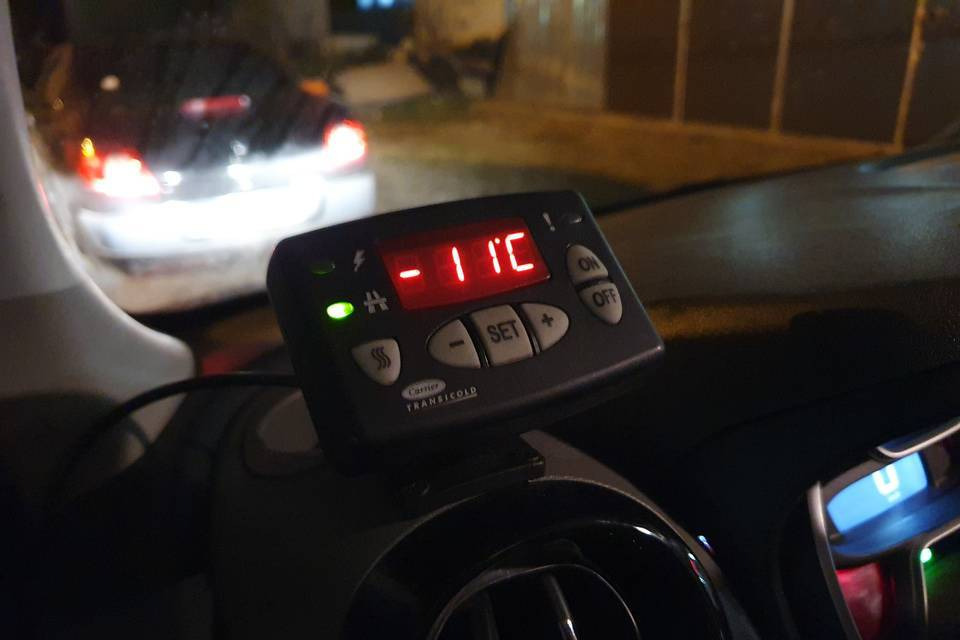 RENAULT TRAFIC CHLODNIA MROZNIA CARRIER+230V KLIMA EURO6 - Dostavno vozilo hladnjača: slika 5 RENAULT TRAFIC CHLODNIA MROZNIA CARRIER+230V KLIMA EURO6 - Dostavno vozilo hladnjača: slika 5