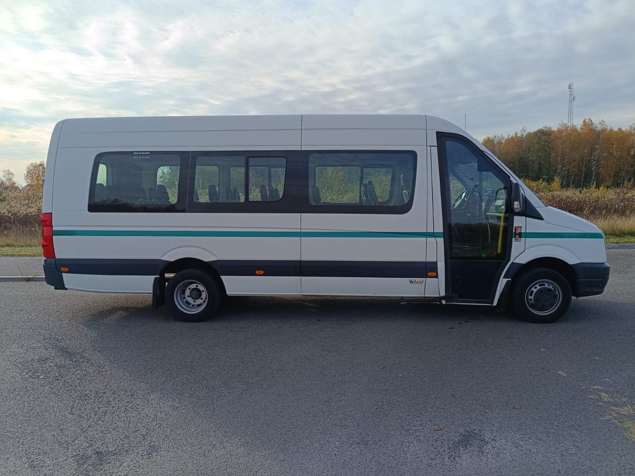 VOLKSWAGEN CRAFTER 23 OSOBY KLIMA WEBASTO KAMERA RETARDER HAK EURO5 - Turistički autobus: slika 2 VOLKSWAGEN CRAFTER 23 OSOBY KLIMA WEBASTO KAMERA RETARDER HAK EURO5 - Turistički autobus: slika 2