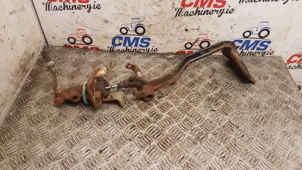 Case International 856 Xl Clutch Pedal Slave Cylinder 3234618r1, 1500215c92 - Cilindar kvačila za Traktor: slika 1 Case International 856 Xl Clutch Pedal Slave Cylinder 3234618r1, 1500215c92 - Cilindar kvačila za Traktor: slika 1