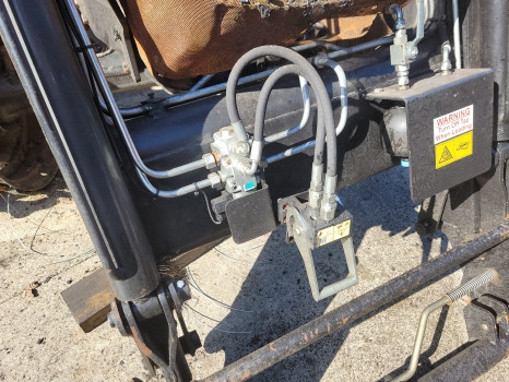 Case Mxm120, Mxm140, Mxm130 New Holland Tm120, Tm140, Tm150 Rossmore Loader - Prednji utovarivač za traktor: slika 4 Case Mxm120, Mxm140, Mxm130 New Holland Tm120, Tm140, Tm150 Rossmore Loader - Prednji utovarivač za traktor: slika 4