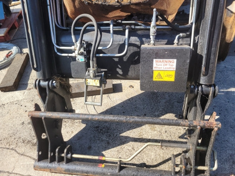 Case Mxm120, Mxm140, Mxm130 New Holland Tm120, Tm140, Tm150 Rossmore Loader - Prednji utovarivač za traktor: slika 2 Case Mxm120, Mxm140, Mxm130 New Holland Tm120, Tm140, Tm150 Rossmore Loader - Prednji utovarivač za traktor: slika 2