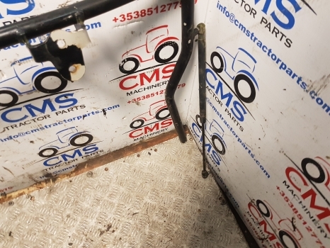 Claas Arion 640, Axion 600, 960, 900 Rear Window Support 0021523362, 0021620340 - Staklo i delovi za Traktor: slika 4 Claas Arion 640, Axion 600, 960, 900 Rear Window Support 0021523362, 0021620340 - Staklo i delovi za Traktor: slika 4