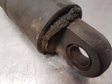 Claas Axos 340 Cx, Ergos, Celtis, Ceres Hydraulic Cylinder For Parts 7700068746 - Hidraulični cilindar za Traktor: slika 4 Claas Axos 340 Cx, Ergos, Celtis, Ceres Hydraulic Cylinder For Parts 7700068746 - Hidraulični cilindar za Traktor: slika 4