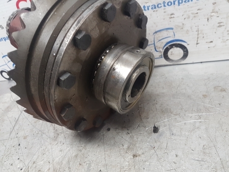 Claas Renault Ares 600, 800 Ser Front Axle Differential 6000103383, 6000103520 - Diferencijalna brzina za Traktor: slika 4 Claas Renault Ares 600, 800 Ser Front Axle Differential 6000103383, 6000103520 - Diferencijalna brzina za Traktor: slika 4