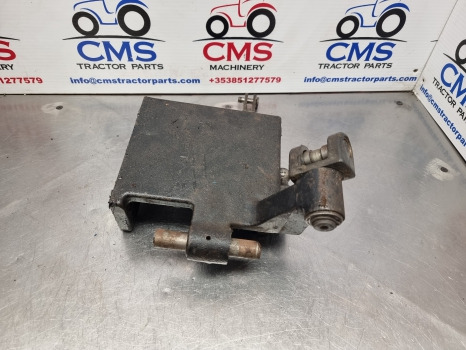 Ford 4630, 30 Series, Transmission Control Lever Support E9nn7z287ab - Transmisija: slika 2 Ford 4630, 30 Series, Transmission Control Lever Support E9nn7z287ab - Transmisija: slika 2