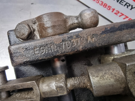 Ford 4630, 30 Series, Transmission Control Lever Support E9nn7z287ab - Transmisija: slika 5 Ford 4630, 30 Series, Transmission Control Lever Support E9nn7z287ab - Transmisija: slika 5