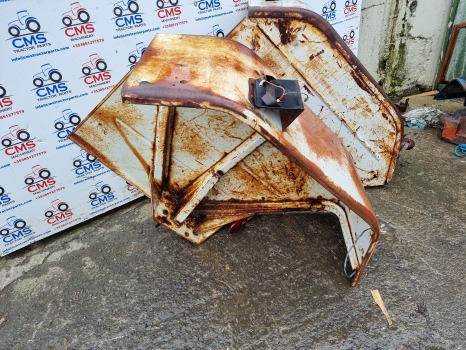 Ford 5000, 6000, 7000 Mudguard Pair Genuine, 82008463, 82008463 - Blatobran: slika 3 Ford 5000, 6000, 7000 Mudguard Pair Genuine, 82008463, 82008463 - Blatobran: slika 3