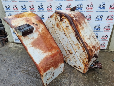 Ford 5000, 6000, 7000 Mudguard Pair Genuine, 82008463, 82008463 - Blatobran: slika 2 Ford 5000, 6000, 7000 Mudguard Pair Genuine, 82008463, 82008463 - Blatobran: slika 2