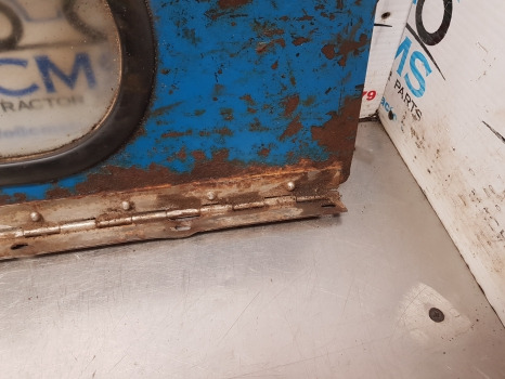 Ford 6610, 10, 600, Tw Q Cab Series, Bottom Rear Glass With Panel 83909609 - Staklo i delovi: slika 4 Ford 6610, 10, 600, Tw Q Cab Series, Bottom Rear Glass With Panel 83909609 - Staklo i delovi: slika 4