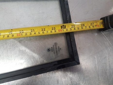 Ford 6610, 6710 Ap Cab Knee Glass Lhs 83931986, E2nn94000r69aa - Staklo i delovi: slika 5 Ford 6610, 6710 Ap Cab Knee Glass Lhs 83931986, E2nn94000r69aa - Staklo i delovi: slika 5