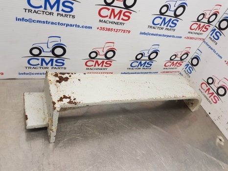 Ford New Holland 2000, 3000, 5100, 4600, 6600 Mudguard Bracket Support 81822981 - Blatobran za Traktor: slika 1 Ford New Holland 2000, 3000, 5100, 4600, 6600 Mudguard Bracket Support 81822981 - Blatobran za Traktor: slika 1