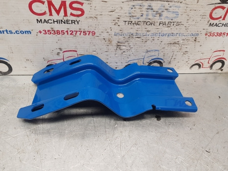 Ford Q, Sq Cab, 10, Tw, 30, 600 Series Cab Mudguard Bracket Support D5nn16n318a - Blatobran: slika 1 Ford Q, Sq Cab, 10, Tw, 30, 600 Series Cab Mudguard Bracket Support D5nn16n318a - Blatobran: slika 1