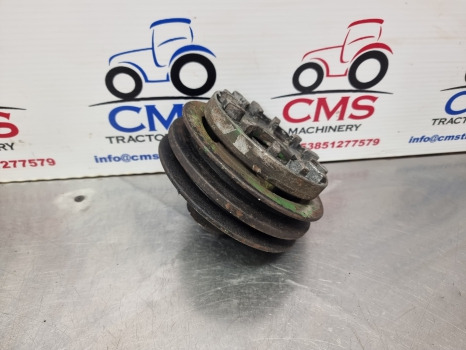 John Deere 1950, 2040, 2140, Crankshaft Pulley R70443 - Zatezač remena za Traktor: slika 4 John Deere 1950, 2040, 2140, Crankshaft Pulley R70443 - Zatezač remena za Traktor: slika 4