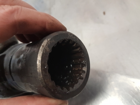 John Deere 6820, 6920, 7330, 6930 Universal Driveshaft Al175567, Al170005 - Polosovina za Traktor: slika 4 John Deere 6820, 6920, 7330, 6930 Universal Driveshaft Al175567, Al170005 - Polosovina za Traktor: slika 4