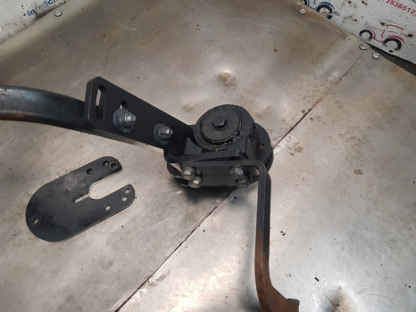 Kubota M5092 Front Axle Mudguard Bracket Lhs Assy - Blatobran: slika 5 Kubota M5092 Front Axle Mudguard Bracket Lhs Assy - Blatobran: slika 5
