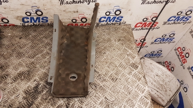 Landini Mythos Series 115 Central Cab Interior Plastic Panel Facing 3669387m1 - Kabina i enterijer za Traktor: slika 3 Landini Mythos Series 115 Central Cab Interior Plastic Panel Facing 3669387m1 - Kabina i enterijer za Traktor: slika 3