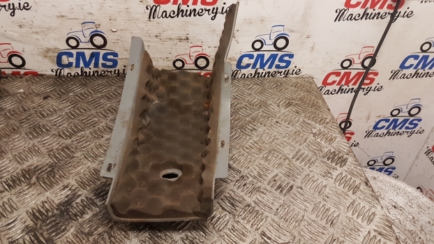 Landini Mythos Series 115 Central Cab Interior Plastic Panel Facing 3669387m1 - Kabina i enterijer za Traktor: slika 2 Landini Mythos Series 115 Central Cab Interior Plastic Panel Facing 3669387m1 - Kabina i enterijer za Traktor: slika 2