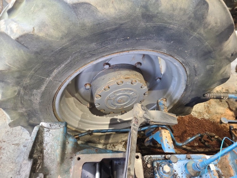 Massey Ferguson 265, 275, 290, 690, 698, 699 Front Wheel Rim 13.6.r24 - Felna za Poljoprivredna mašina: slika 1 Massey Ferguson 265, 275, 290, 690, 698, 699 Front Wheel Rim 13.6.r24 - Felna za Poljoprivredna mašina: slika 1