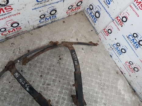 Massey Ferguson 4255, 390, 4255 Front Axle Mudguard Bracket Pair 3760052m10 - Blatobran za Poljoprivredna mašina: slika 4 Massey Ferguson 4255, 390, 4255 Front Axle Mudguard Bracket Pair 3760052m10 - Blatobran za Poljoprivredna mašina: slika 4