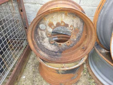 Massey Ferguson 5612, 5425, 5470, 5445, 6712 Front Wheel Rim Pair W12 X 24 - Felna za Poljoprivredna mašina: slika 1 Massey Ferguson 5612, 5425, 5470, 5445, 6712 Front Wheel Rim Pair W12 X 24 - Felna za Poljoprivredna mašina: slika 1