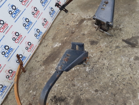 Blatobran New Holland Case T6, T7, T6000, Maxxum Ser Front Mudguard Bracket Kit 47444870: slika 8