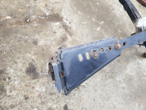 Blatobran New Holland Case T6, T7, T6000, Maxxum Ser Front Mudguard Bracket Kit 47444870: slika 6