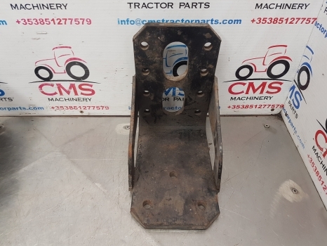 New Holland T6050 Mudguard Bracket 82027348, 82023360, 82012178 - Blatobran za Traktor: slika 3 New Holland T6050 Mudguard Bracket 82027348, 82023360, 82012178 - Blatobran za Traktor: slika 3
