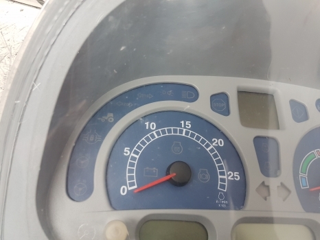 New Holland T7 .200 Instrument Cluster, Dash, Clock 47398380, 47535716, 84293392 - Komandna tabla za Traktor: slika 3 New Holland T7 .200 Instrument Cluster, Dash, Clock 47398380, 47535716, 84293392 - Komandna tabla za Traktor: slika 3