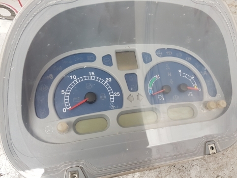 New Holland T7 .200 Instrument Cluster, Dash, Clock 47398380, 47535716, 84293392 - Komandna tabla za Traktor: slika 2 New Holland T7 .200 Instrument Cluster, Dash, Clock 47398380, 47535716, 84293392 - Komandna tabla za Traktor: slika 2