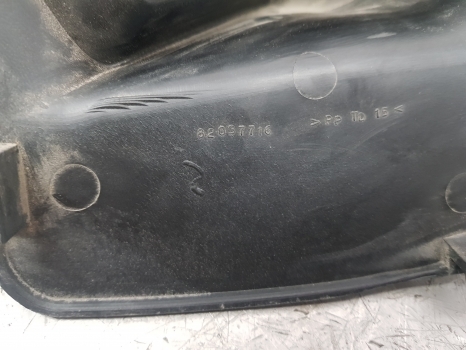 New Holland T7000, T6000, T7 Series T7.200 Display Cover Panel 82037716 - Komandna tabla za Traktor: slika 3 New Holland T7000, T6000, T7 Series T7.200 Display Cover Panel 82037716 - Komandna tabla za Traktor: slika 3