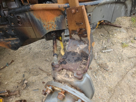 Valtra T174ea Front mudguard bracket kit - Karoserija i eksterijer za Poljoprivredna mašina: slika 4 Valtra T174ea Front mudguard bracket kit - Karoserija i eksterijer za Poljoprivredna mašina: slika 4