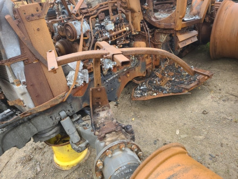 Valtra T174ea Front mudguard bracket kit - Karoserija i eksterijer za Poljoprivredna mašina: slika 1 Valtra T174ea Front mudguard bracket kit - Karoserija i eksterijer za Poljoprivredna mašina: slika 1