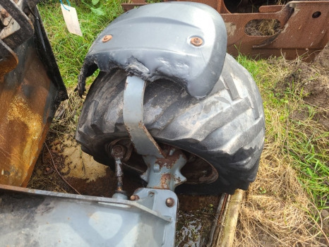 Wacker Neuson Th412 Front Rear Axle Mudguard Bracket Kit - Blatobran: slika 2 Wacker Neuson Th412 Front Rear Axle Mudguard Bracket Kit - Blatobran: slika 2