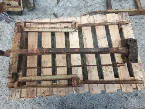 Zetor Crystal 8011 Complete Pick Up Hitch Will Also Fit Ursus - Brza spojnica za Traktor: slika 2 Zetor Crystal 8011 Complete Pick Up Hitch Will Also Fit Ursus - Brza spojnica za Traktor: slika 2