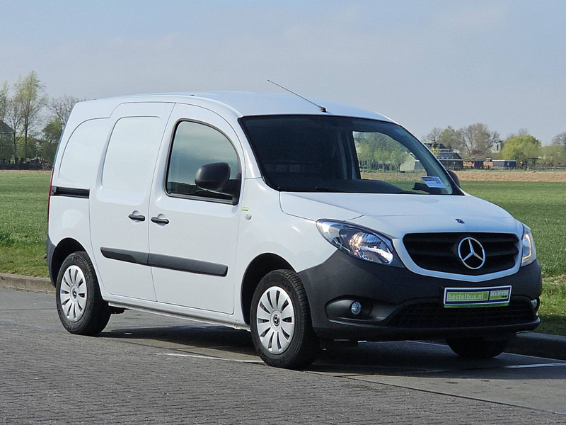 Mercedes-Benz Citan 108 CDI AC 17 dkm.!!! - Dostavno vozilo sa zatvorenim sandukom: slika 4 Mercedes-Benz Citan 108 CDI AC 17 dkm.!!! - Dostavno vozilo sa zatvorenim sandukom: slika 4