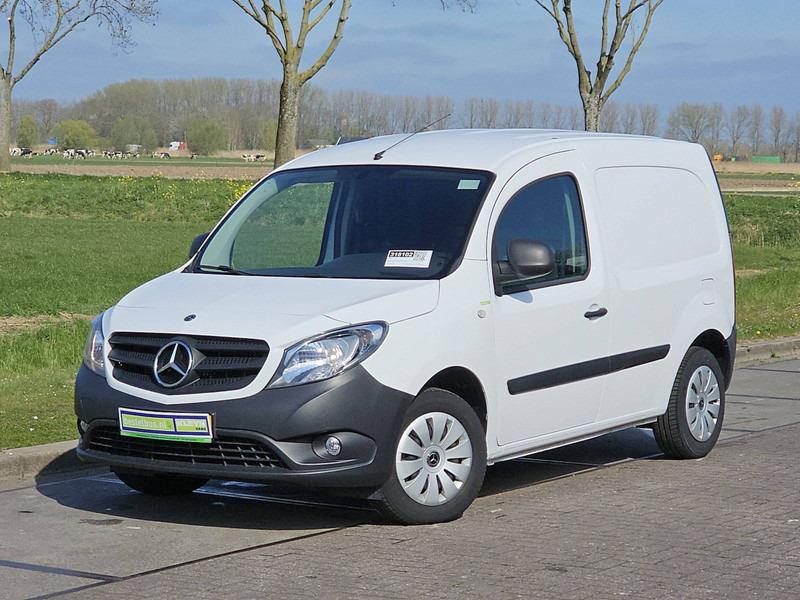 Mercedes-Benz Citan 108 CDI AC 17 dkm.!!! - Dostavno vozilo sa zatvorenim sandukom: slika 2 Mercedes-Benz Citan 108 CDI AC 17 dkm.!!! - Dostavno vozilo sa zatvorenim sandukom: slika 2