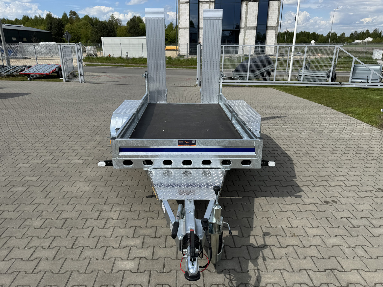 Wiola B2730 GVW 2700 kg machine transporter mini excavator 292x142 cm - Prikolica za prevoz radnih mašina: slika 4 Wiola B2730 GVW 2700 kg machine transporter mini excavator 292x142 cm - Prikolica za prevoz radnih mašina: slika 4