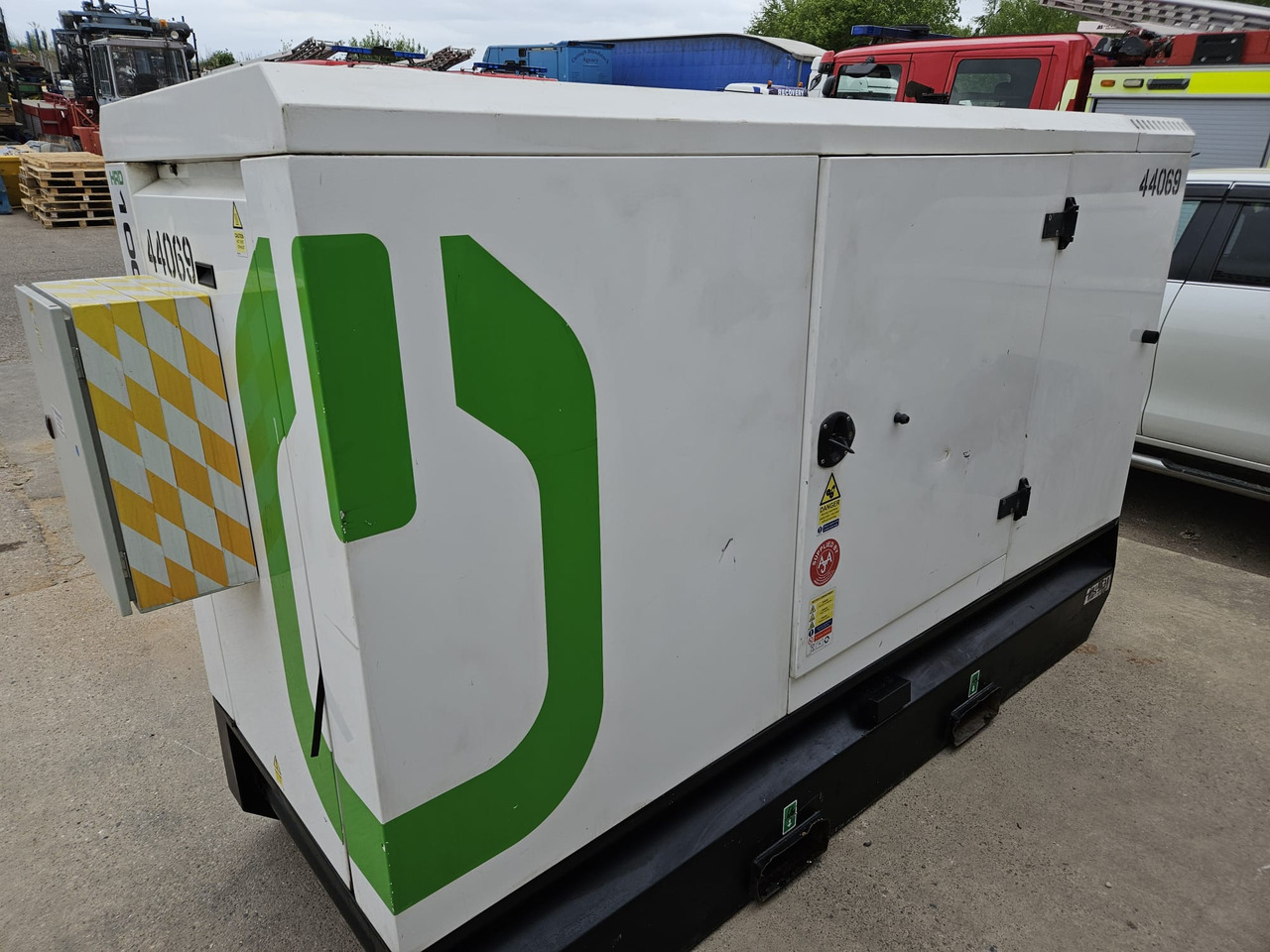 HGI 100KVA PERKINS GENERATOR DIESEL SILENT RENTAL SPECIFICATION HGI 100KVA PERKINS GENERATOR DIESEL SILENT RENTAL SPECIFICATION - Set generatora: slika 2 HGI 100KVA PERKINS GENERATOR DIESEL SILENT RENTAL SPECIFICATION HGI 100KVA PERKINS GENERATOR DIESEL SILENT RENTAL SPECIFICATION - Set generatora: slika 2