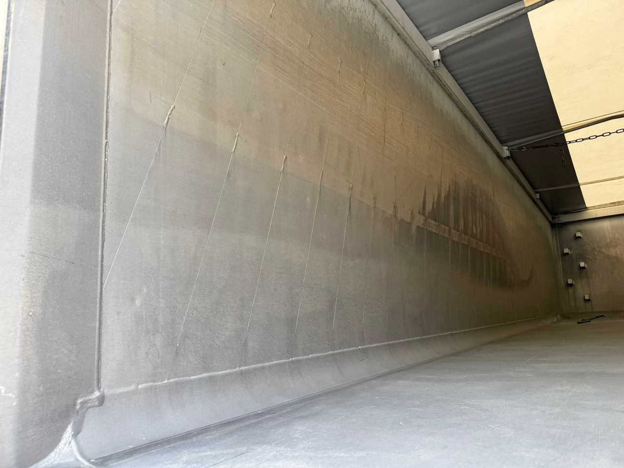 Wywrotka Schmitz 59 m3, 2018 rok, oś podnoszona, drzwi z Francji - Poluprikolica istovarivača: slika 3 Wywrotka Schmitz 59 m3, 2018 rok, oś podnoszona, drzwi z Francji - Poluprikolica istovarivača: slika 3