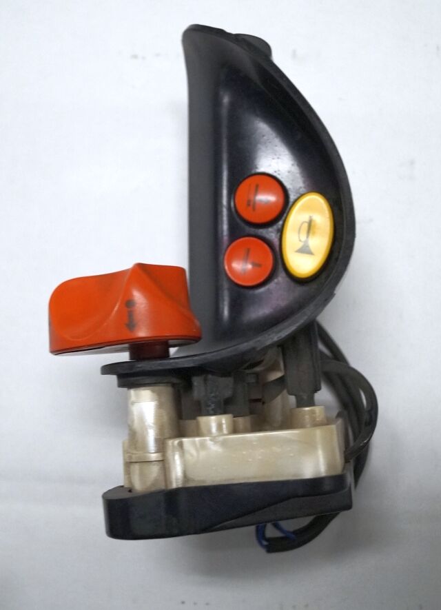 Linde 1443605100 | Rijschakelaar Control handle Control module - Električni sistem za Oprema za rukovanje materijalima: slika 1 Linde 1443605100 | Rijschakelaar Control handle Control module - Električni sistem za Oprema za rukovanje materijalima: slika 1