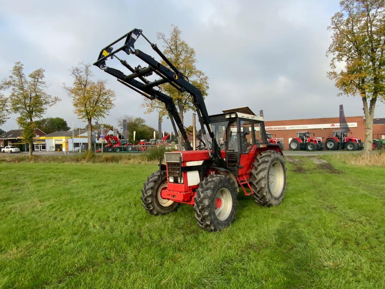 Case-IH 955 - Traktor: slika 1 Case-IH 955 - Traktor: slika 1