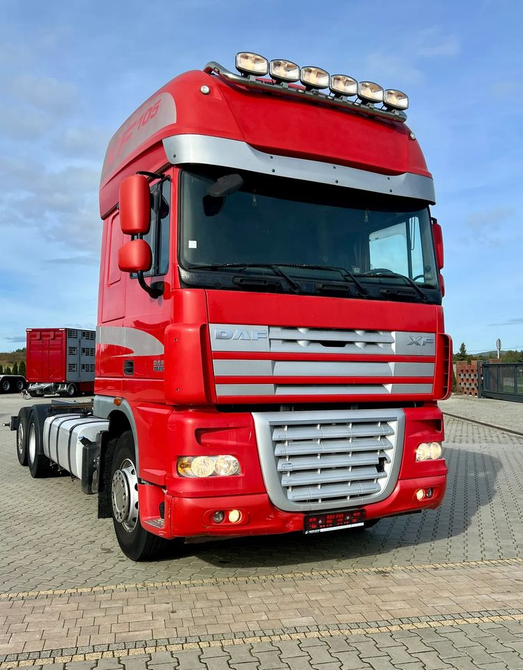 DAF XF105.510 | 6x2 | Pod zabudowę |Os podnoszona i skrętna | Retarder | Webasto | Klimatyzacja - Kamion sa golom šasijom i zatvorenom kabinom: slika 1 DAF XF105.510 | 6x2 | Pod zabudowę |Os podnoszona i skrętna | Retarder | Webasto | Klimatyzacja - Kamion sa golom šasijom i zatvorenom kabinom: slika 1