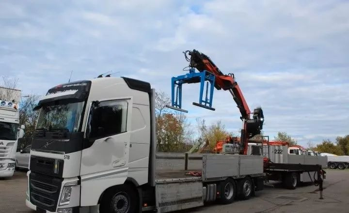 Volvo FH500 6x2 | Platforma z HDS Fassi F215A7 - Sterowanie radiowe | Euro 6 | Automatyczna skrzynia | 390 000 km - Druga mašina: slika 5 Volvo FH500 6x2 | Platforma z HDS Fassi F215A7 - Sterowanie radiowe | Euro 6 | Automatyczna skrzynia | 390 000 km - Druga mašina: slika 5